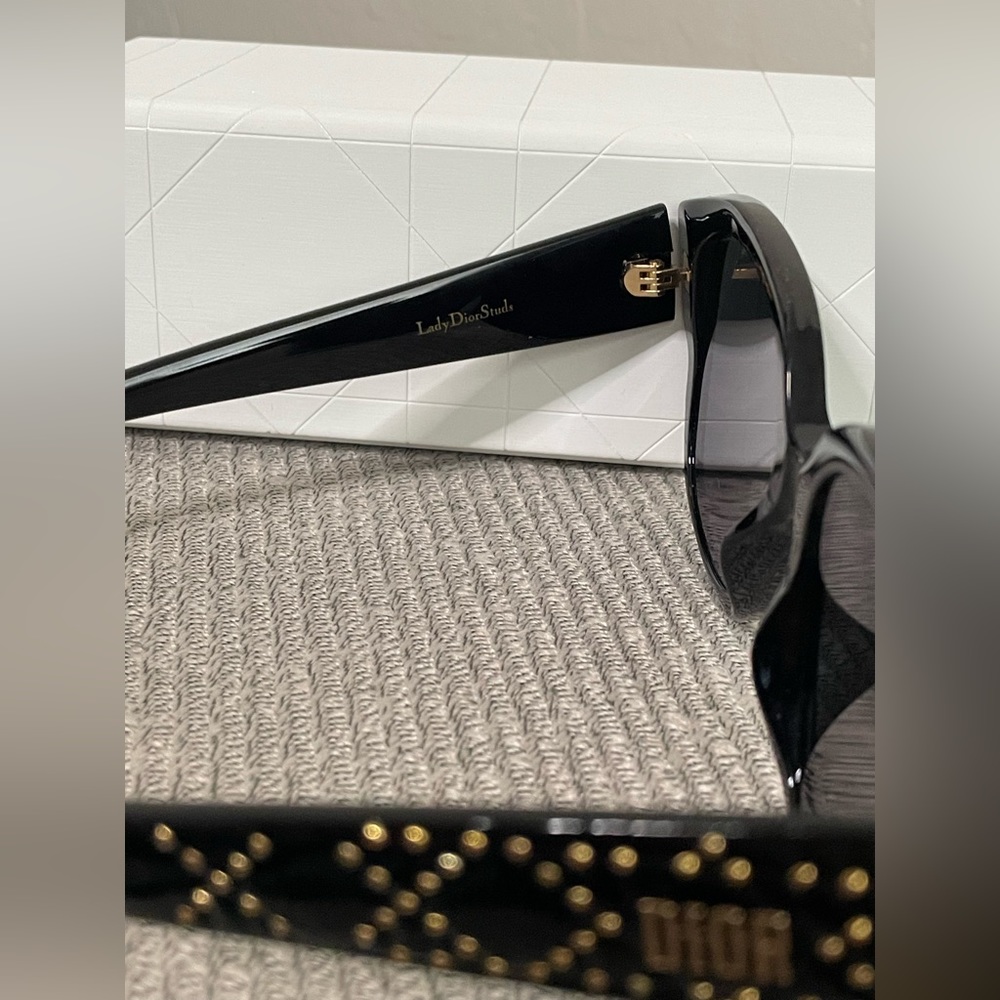 🎉HP🎉New! Dior Lady Dior Studs 54MM Black/Gold Sunglasses✨ Case, Box & Cloth - Picture 15 of 16